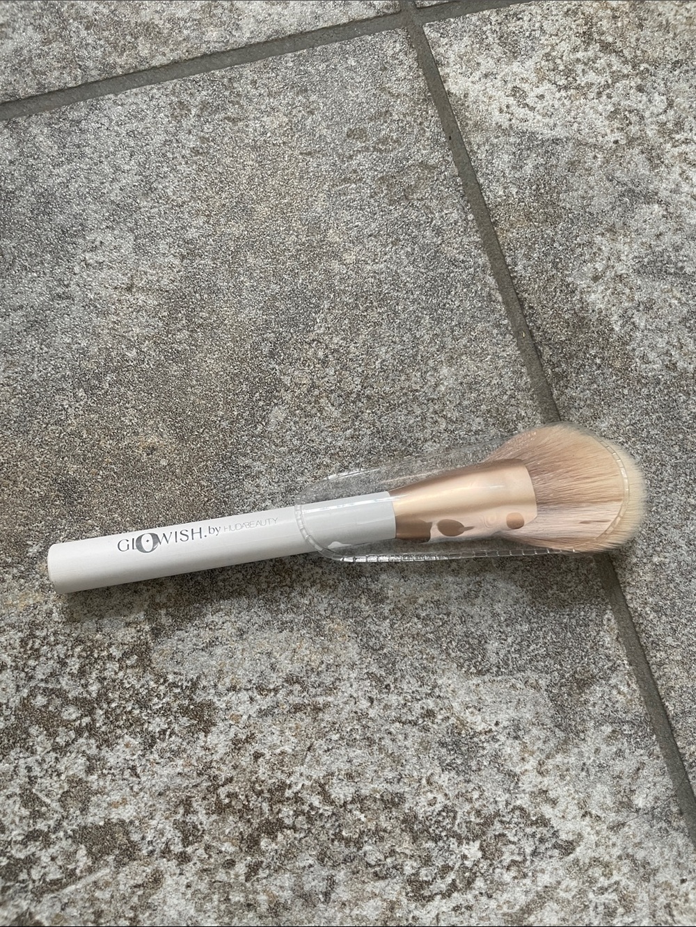 Huda beauty airbrush finish face brush
